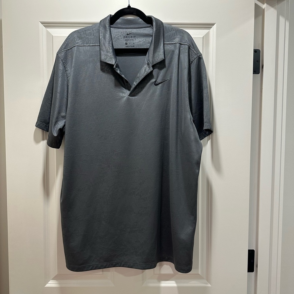 EUC Nike Men's Embossed Camo Dri Fit Golf Polo Shirt, Gray, Size XL